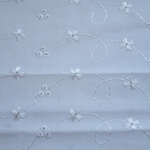 malbers-fabrics-broderie-anglais-ba8011