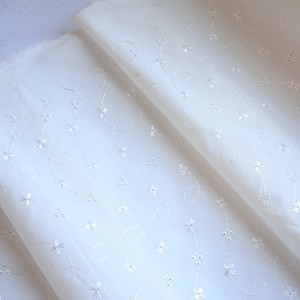 malbers-fabrics-broderie-anglais-ba80145